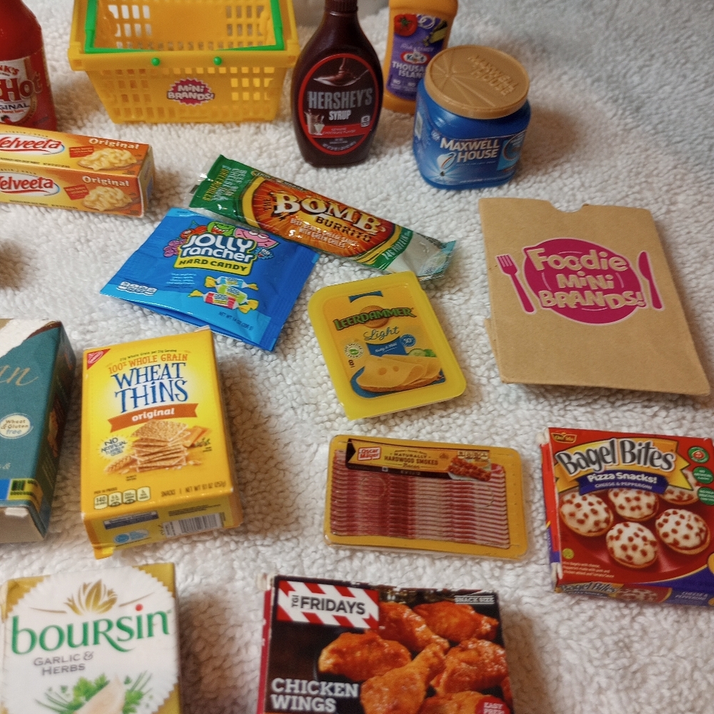 Zuru Mini Brands Foodie Lot Mixed Series Dollhouse Miniatures TGI Friday's Minis - Picture 6 of 7